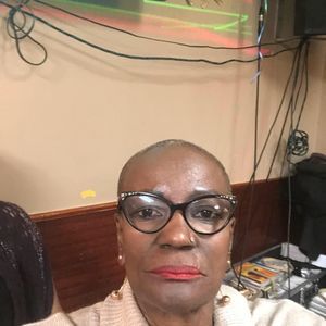 Meet your Posher, Gloria